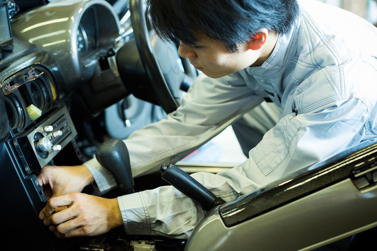 板金塗装の求人なら大飯郡高浜町の秀光鈑金工業有限会社へ。自動車整備士で板金塗装の経験者優遇致します。